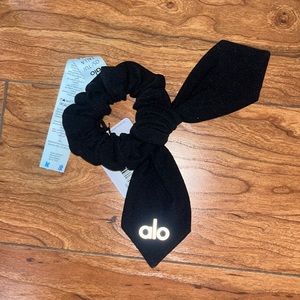 Alo scrunchie, never worn! NWT!